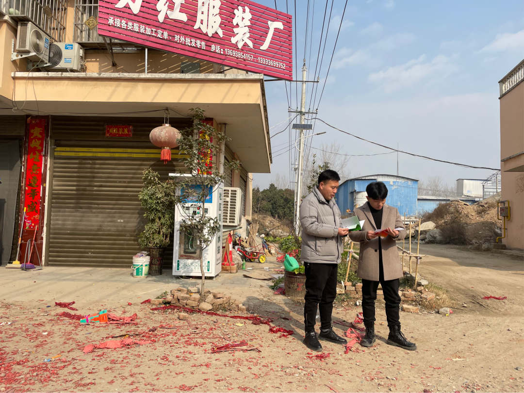 新野县上庄乡春节不打烊送法进乡村