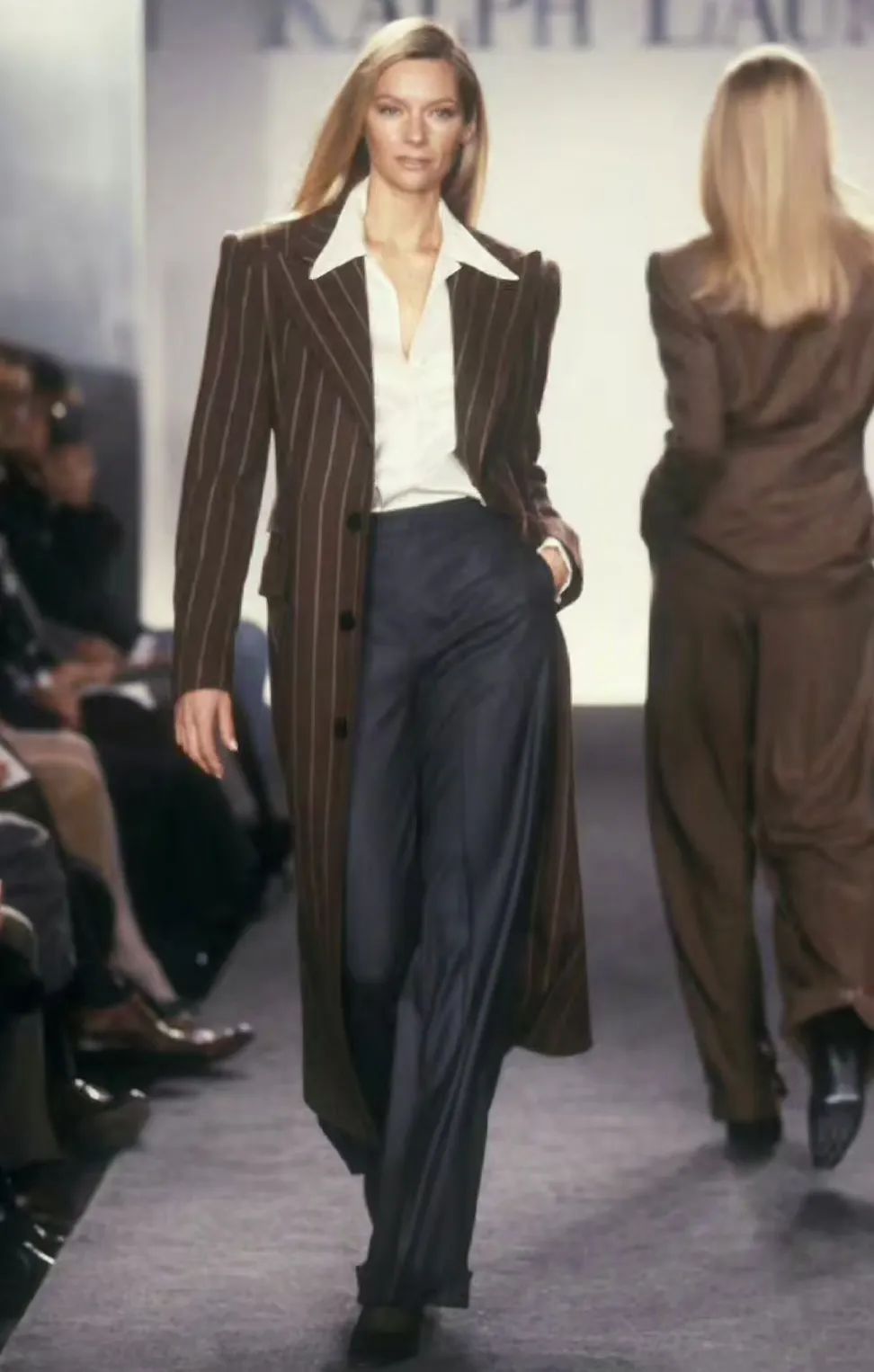 90年代的ralph lauren 秀场90年代的calvin klein 秀场廓形和硬挺材质