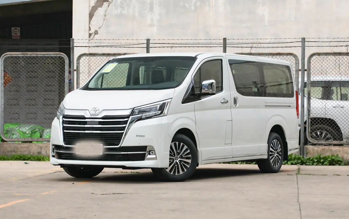 丰田萨尔法豪华版面包车:空间更宽敞,乘坐品质欠佳?