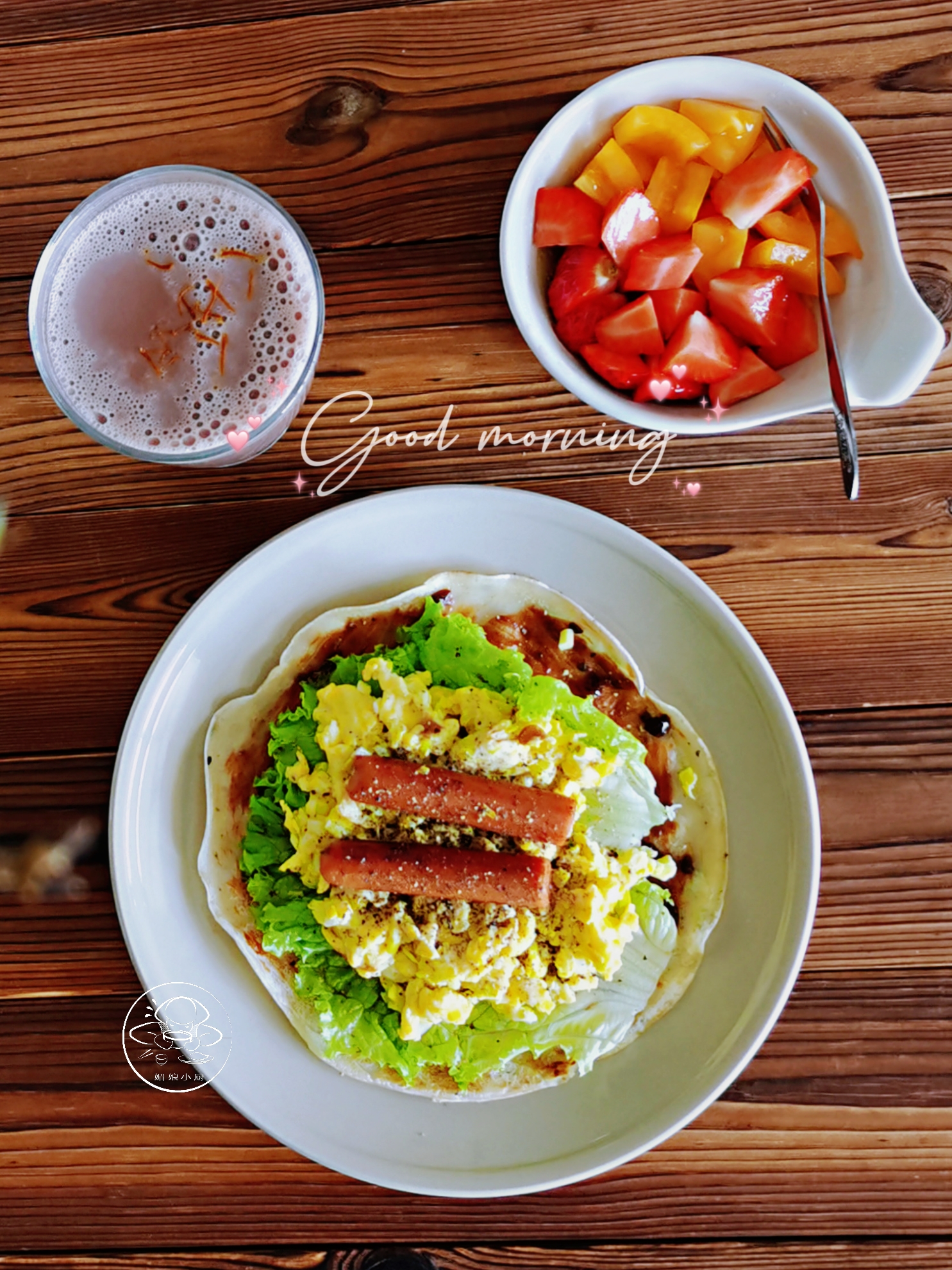 煎饼卷鸡蛋做法简单快捷,饼皮柔软劲道,酱香味浓料足早餐吃美了