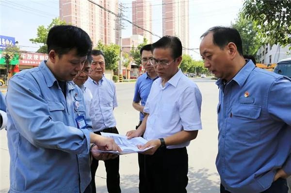 余天西检查辖区应对强降雨天气应急抢险工作