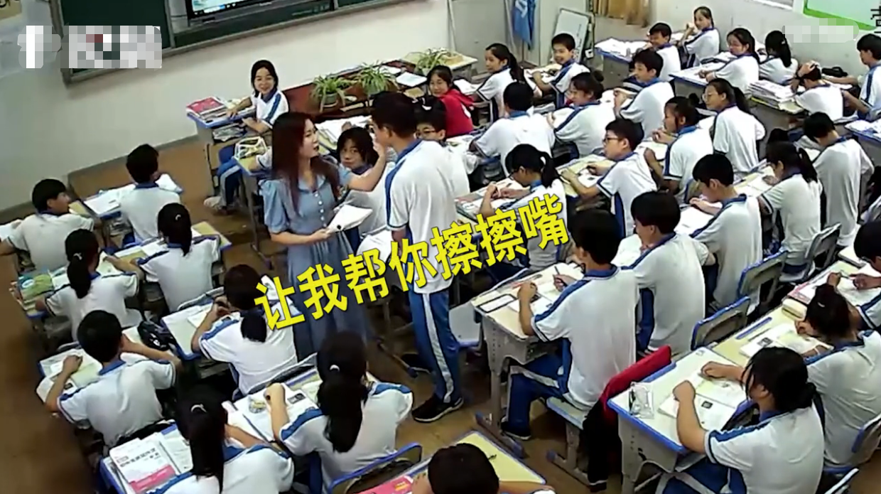江西一学生上课偷吃零食被发现,老师的处理方式让网友直夸情商高