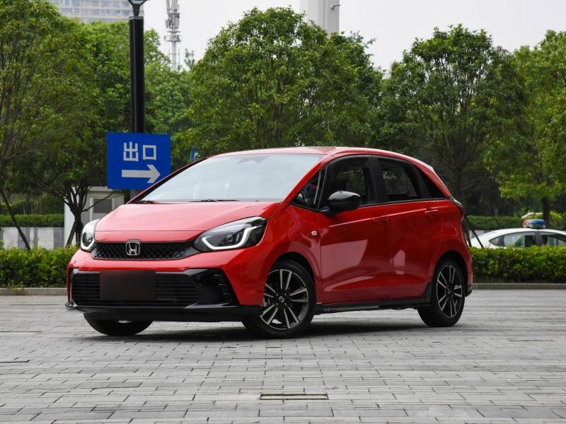 在众多汽车类型中,燃油版小型车因其多样性和实用性而广受青睐.