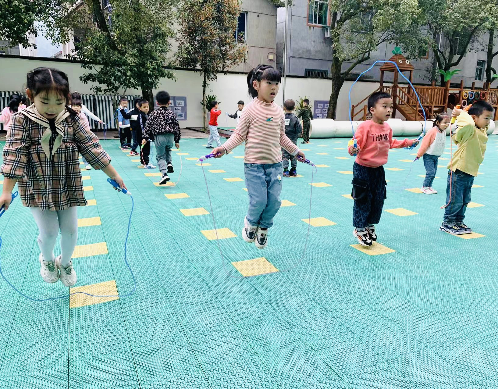 上方镇中心幼儿园:两周养成跳绳达人