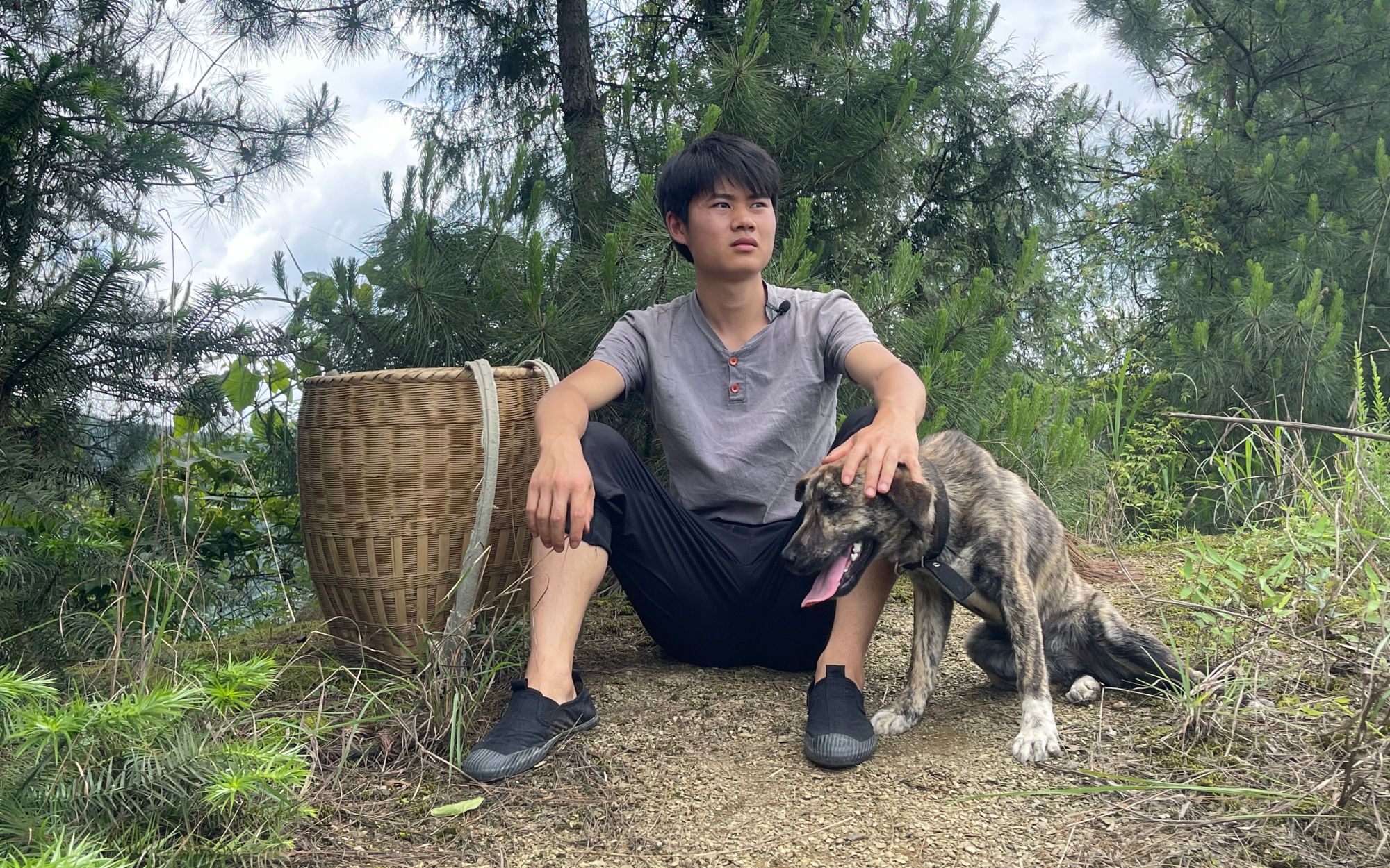 念乡人周周:"男版李子柒"这个标签不会让人记住我