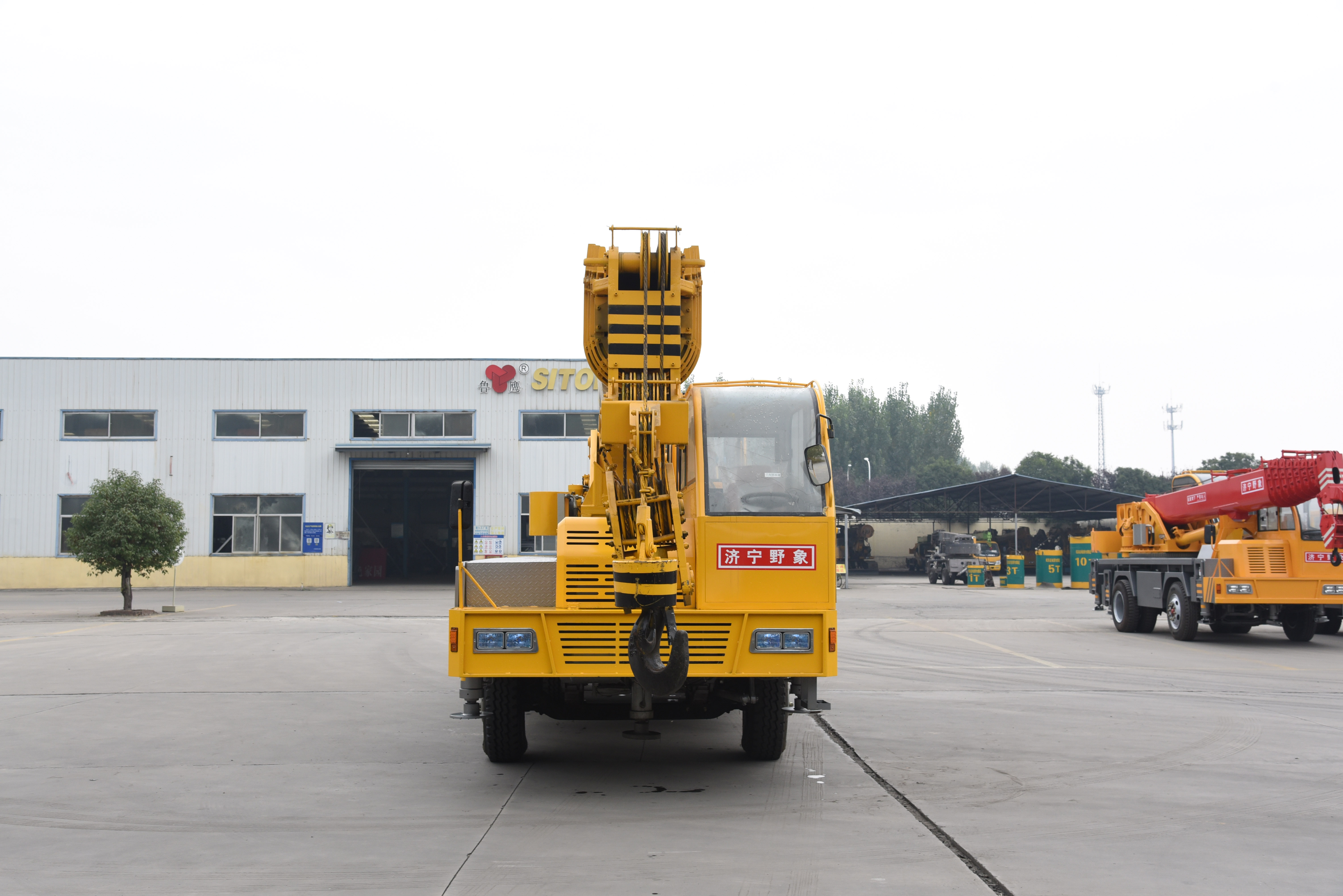 后双桥25吨自制吊车,双25吨斜轴卷扬,增压发动机,装车出发!