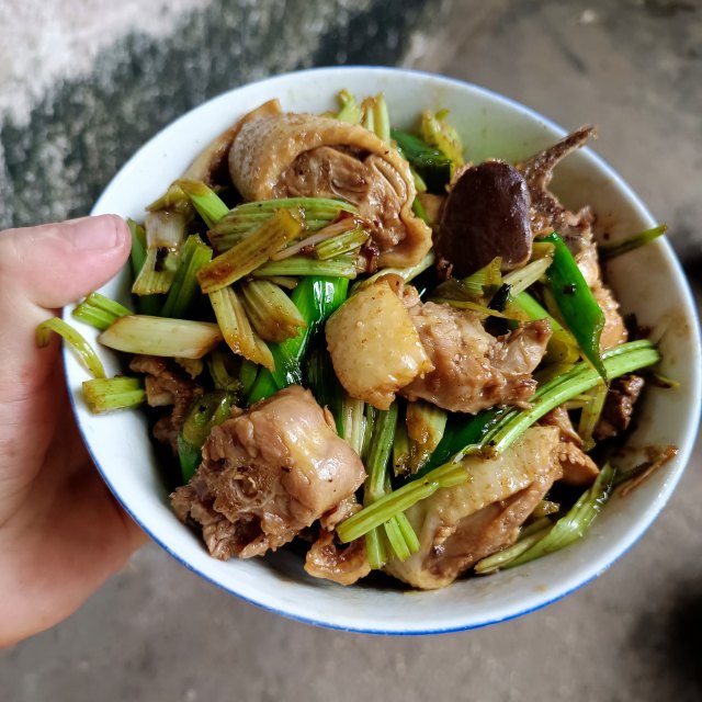 蒜苗芹菜炒鸡肉