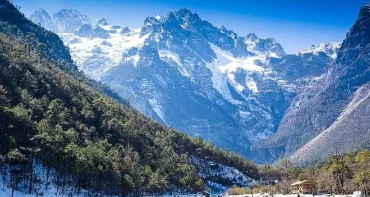 峨日朵雪峰之侧意向特点