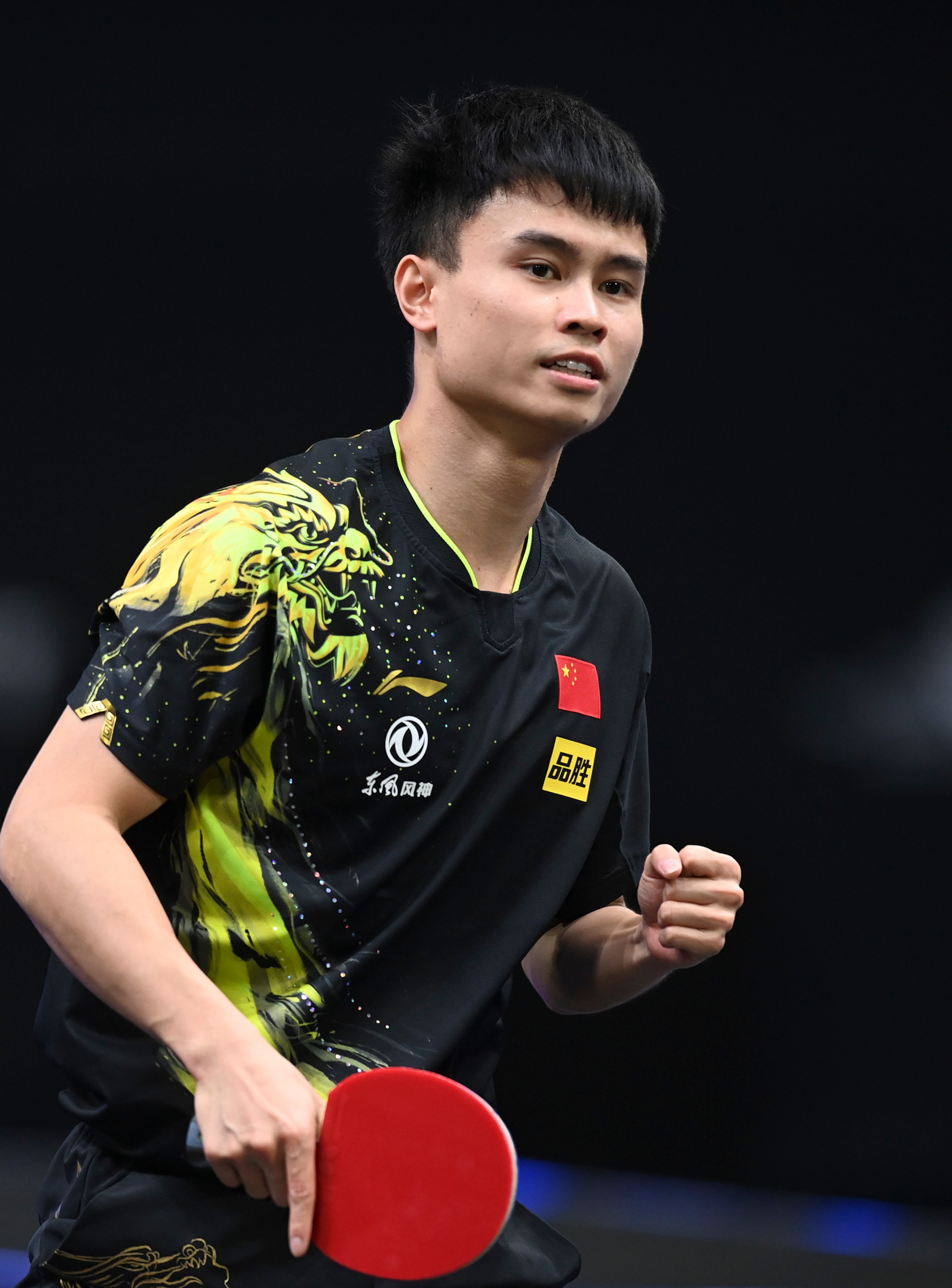 乒乓球——多哈球星挑战赛:周启豪首轮晋级