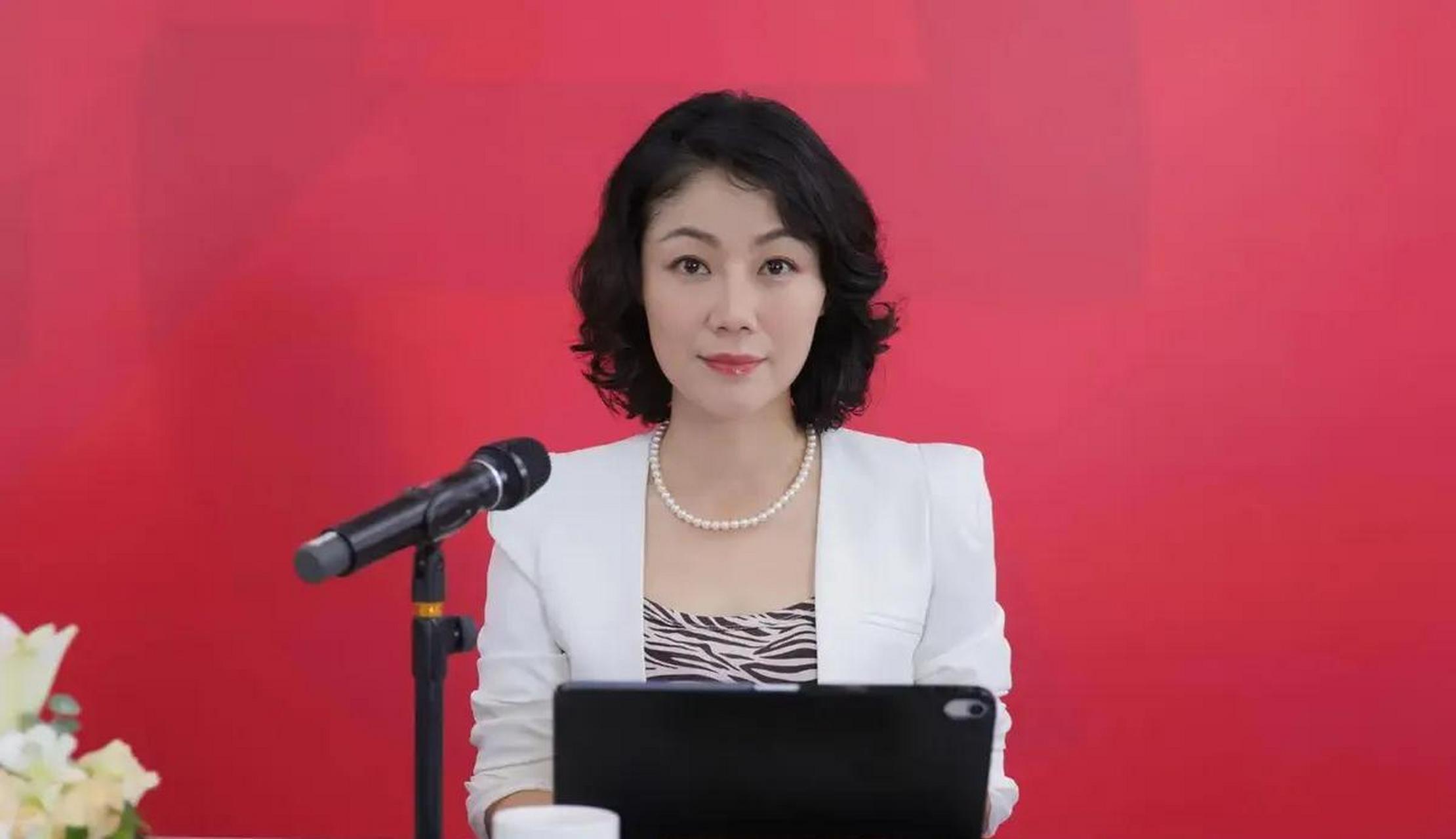 [太阳]  朱旭1975年出生于湖南衡阳.