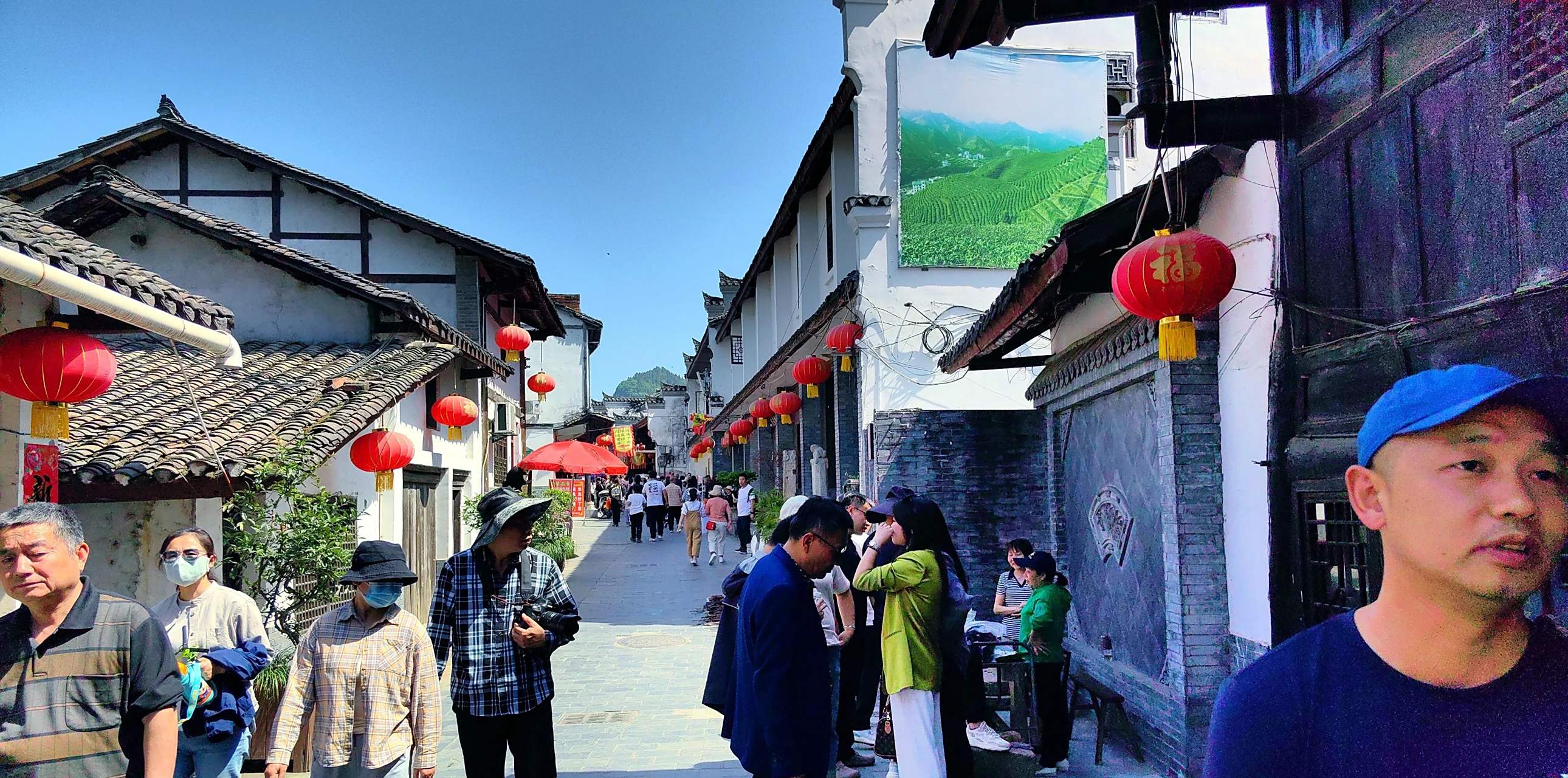 后柳古镇位于陕西省安康石泉县南部,也叫后柳水乡,地处汉水之滨的莲花