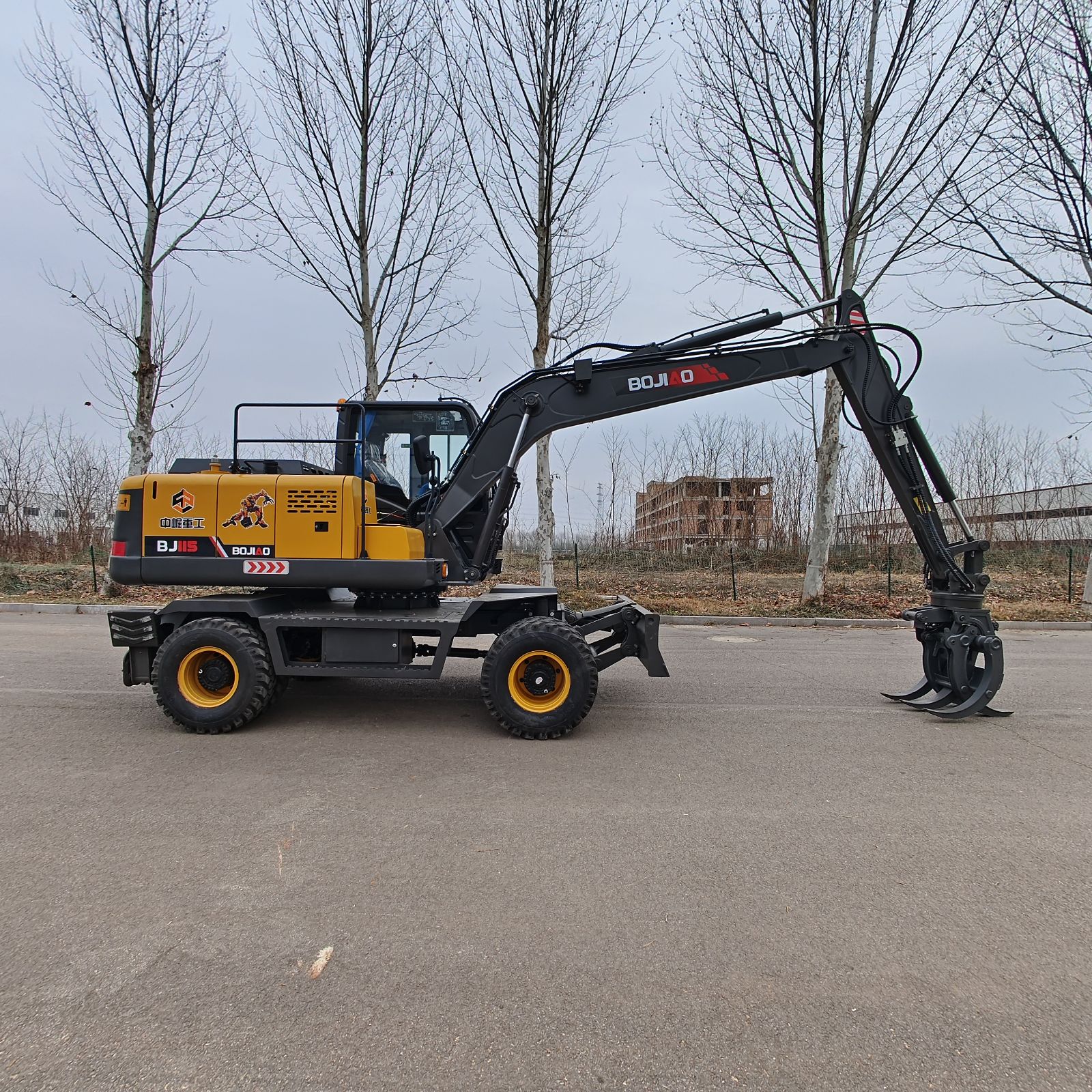 供应轮式抓木机夹木机 土方机 山东济宁抓草捆设备 抓桉木 抓废铁