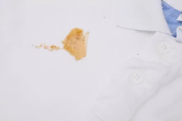 防晒衣上的油渍怎么去除?快来看看这几个小方法