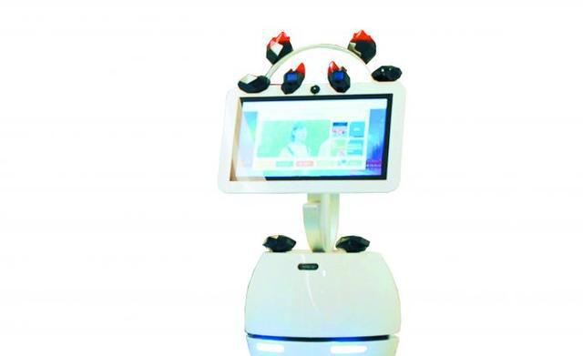 能说会道懂翻译大运蓉宝机器人来了