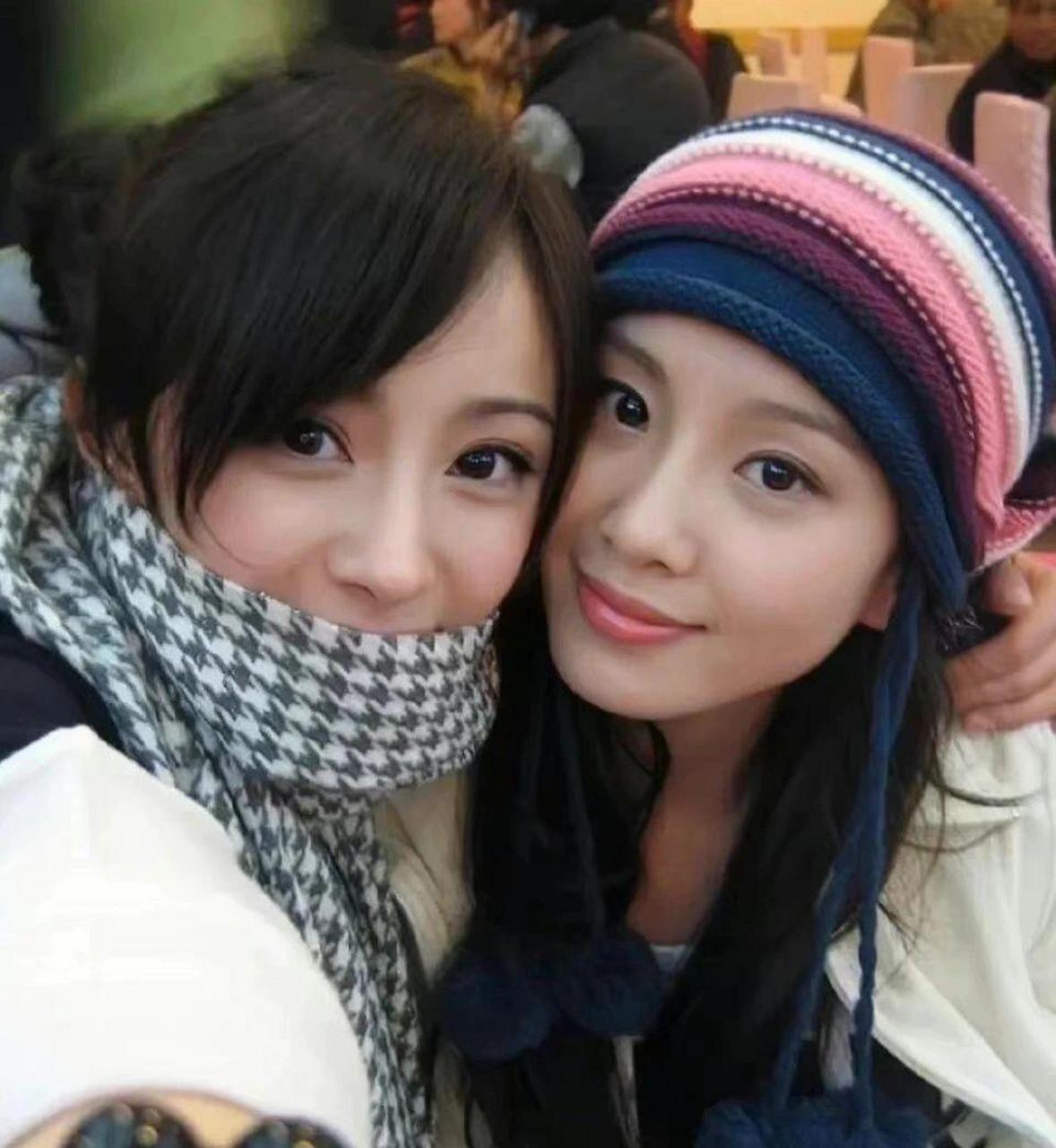 杨幂早期分别和周迅,戚薇,刘诗诗的合影,来看看这状态如何?