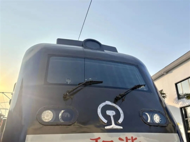 见过火车“揉眼睛”吗？见过火车后视镜吗？