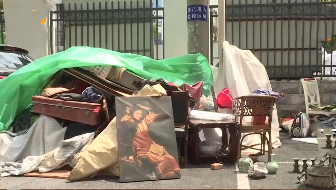 湖南:没钱交房租被赶出门,男子称有上千万古董,被房东弄丢1半