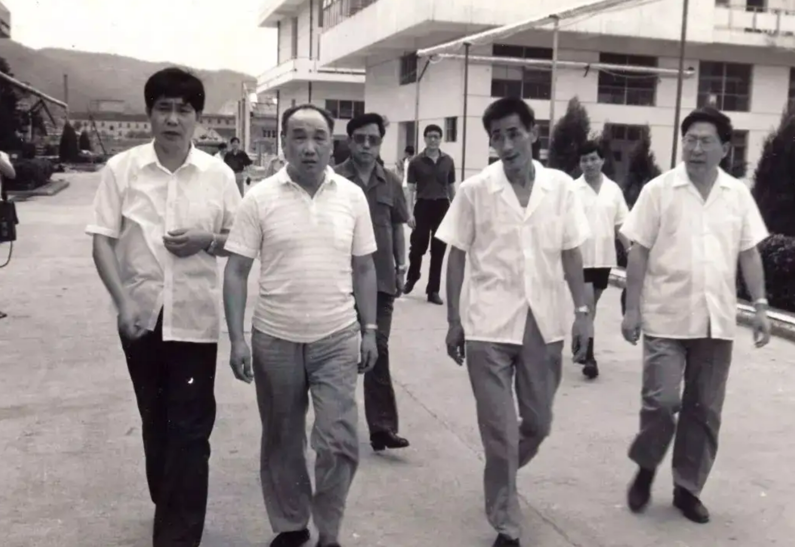 葛洪升:浙江原省长,曾主政宁波市,百姓评价很高,享年90岁