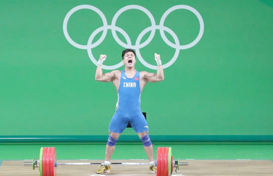 吕小军闪耀东京奥运,续写中国举重传奇