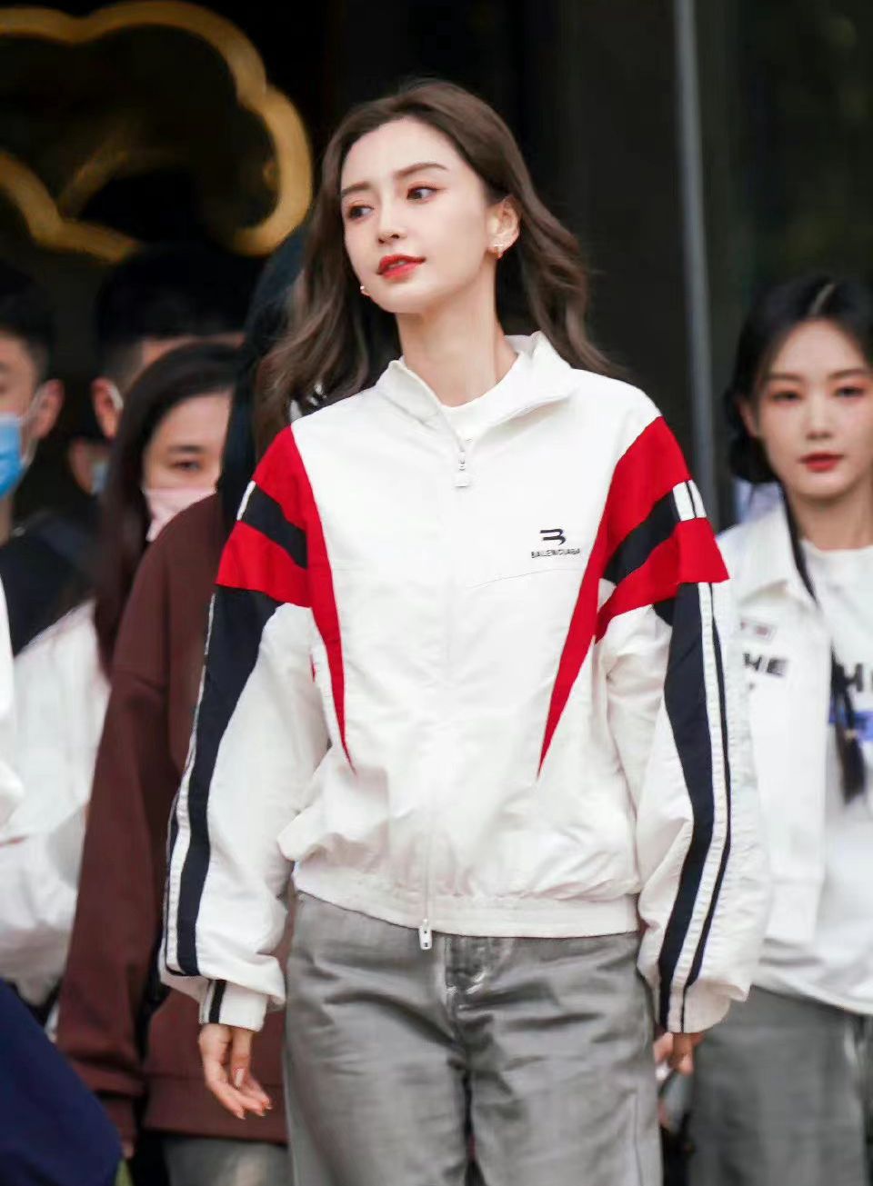 angelababy奔跑吧最新路透,运动服搭长卷发,休闲又显气质!