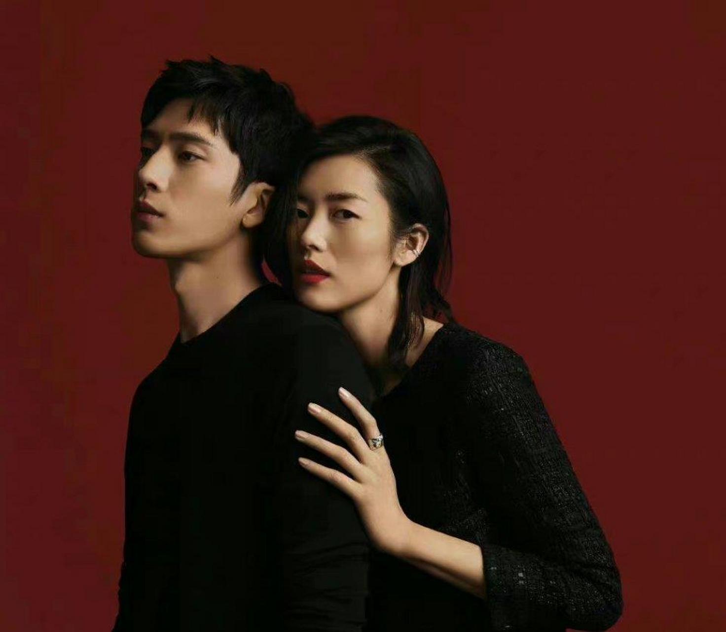 井柏然的女朋友真的好漂亮,这两人好般配呀!真的是俊男美女