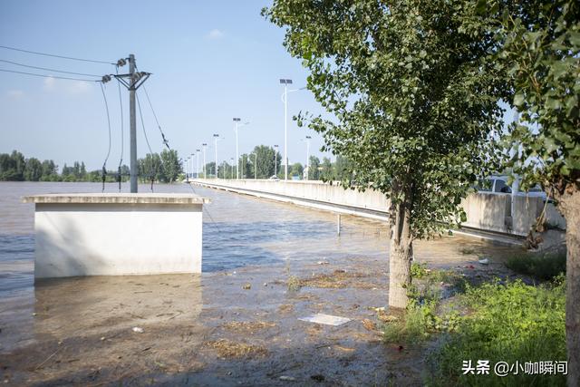 河南汛情:滑县长虹渠泄洪白寺坡,水已漫过滑县西环路