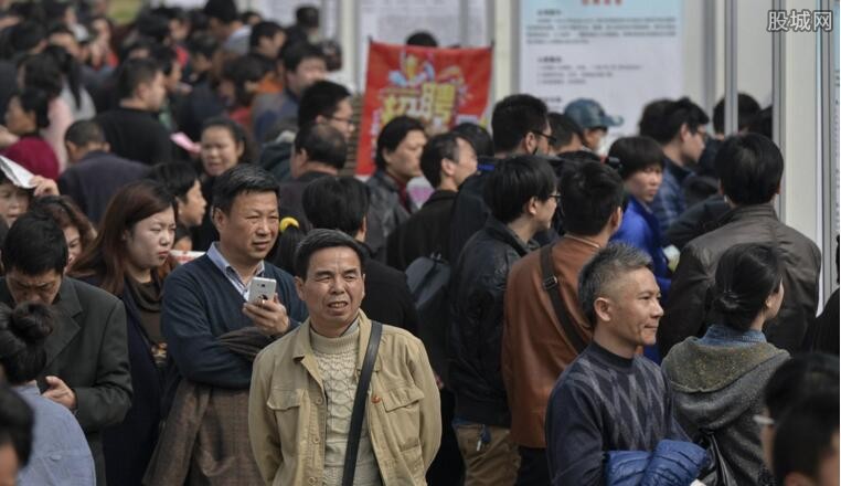 下岗职工太难了,退休如果延迟的话,下岗工人该如何面对?