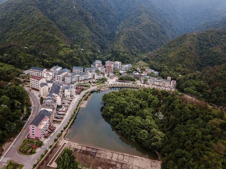 永嘉县鹤盛镇岩上村