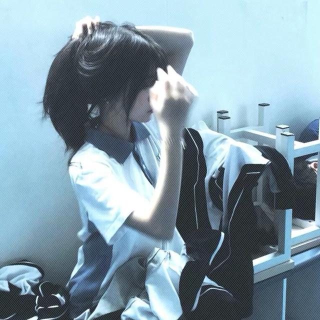 小众氛围感校园风女生头像无水印