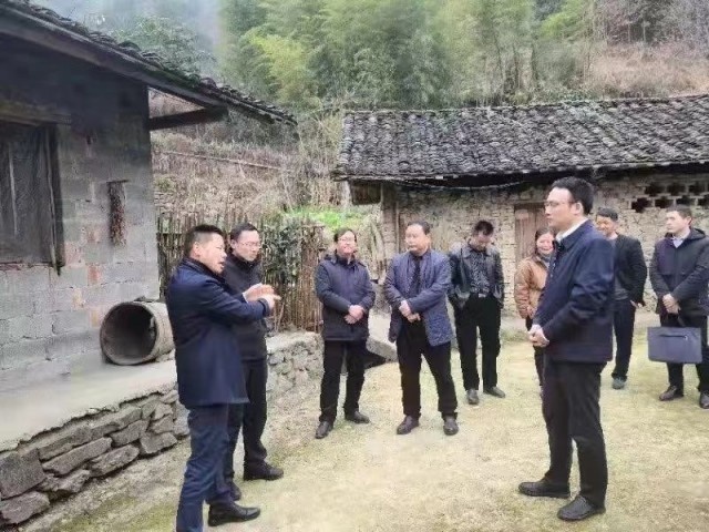 「控违治违」万东调研张家界市武陵源区农村控违治违工作