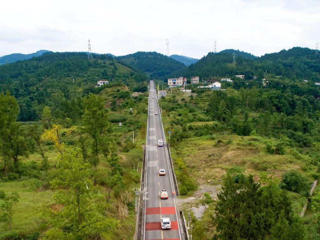 g211国道国家公路网技术状况监测合影