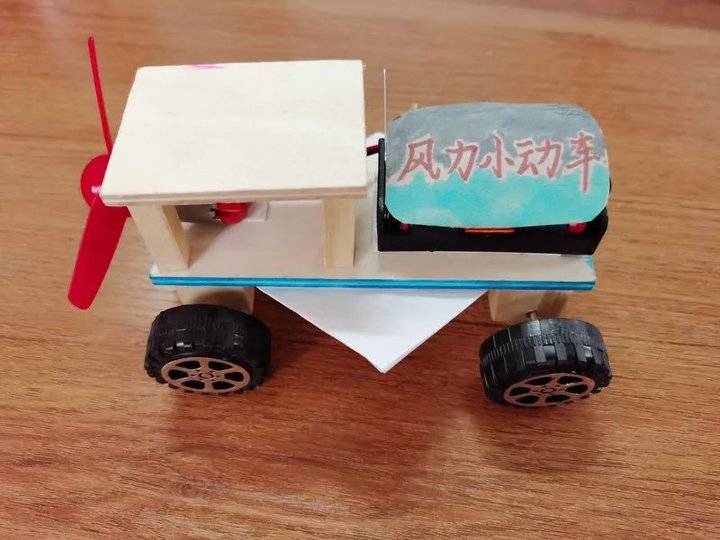 中楼镇中心小学科技创新大赛作品展