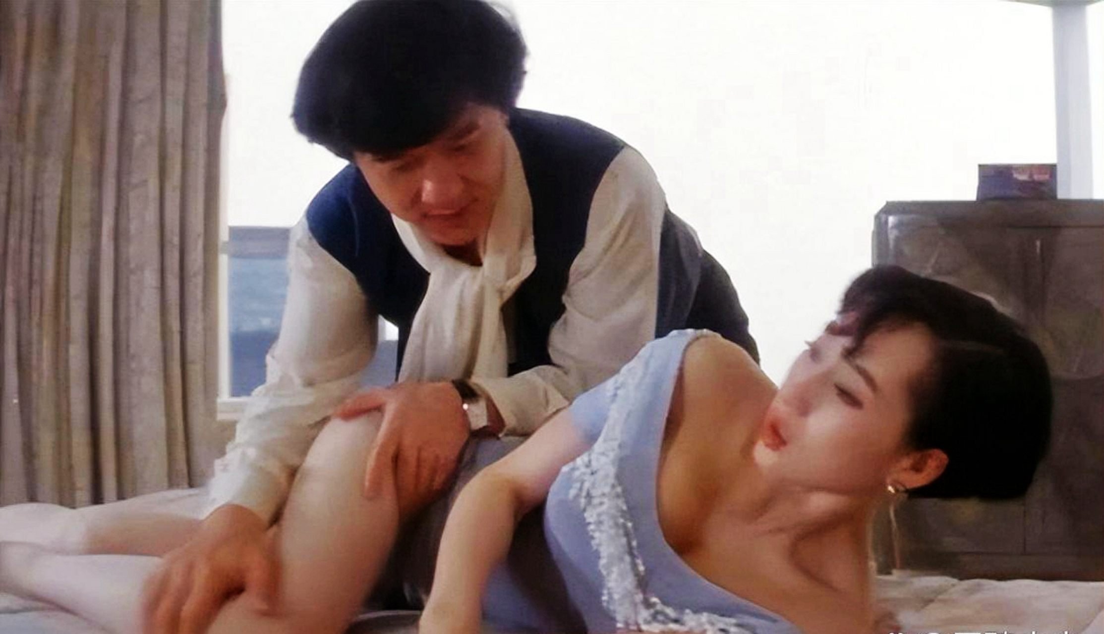 期间,两人为电影《双龙会》拍摄了一段性感戏.