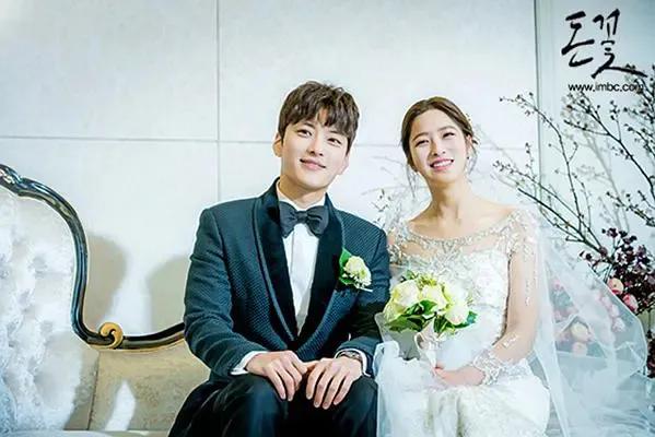 《金钱之花》2女一男的纠葛,谁更爱谁,在结局面前一点都不重要