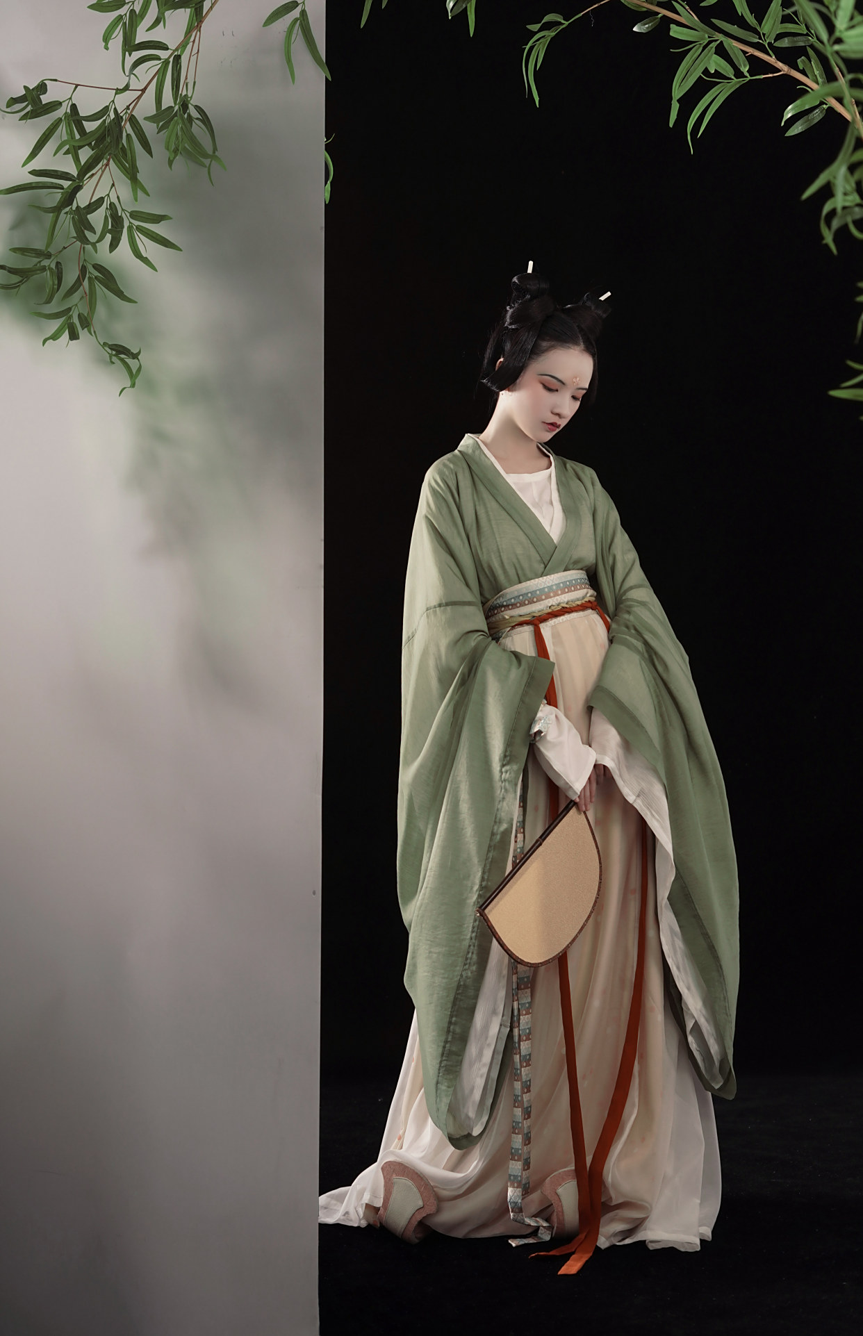 南北朝的审美有多绝?看看复原款汉服就知道了,清雅又高级