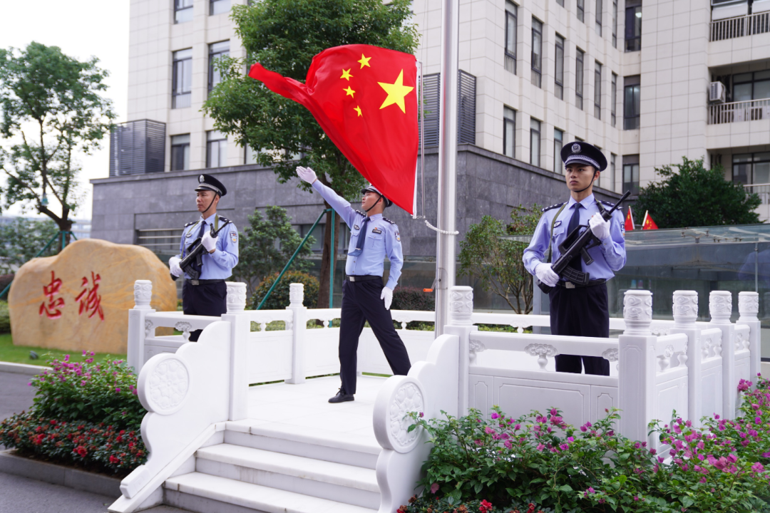 珠海警备区升国旗图片