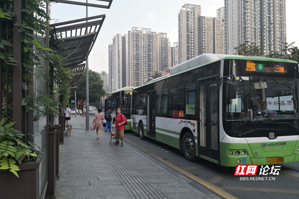 开启"美颜模式"的长沙公交车,这颜值也太能打了吧?