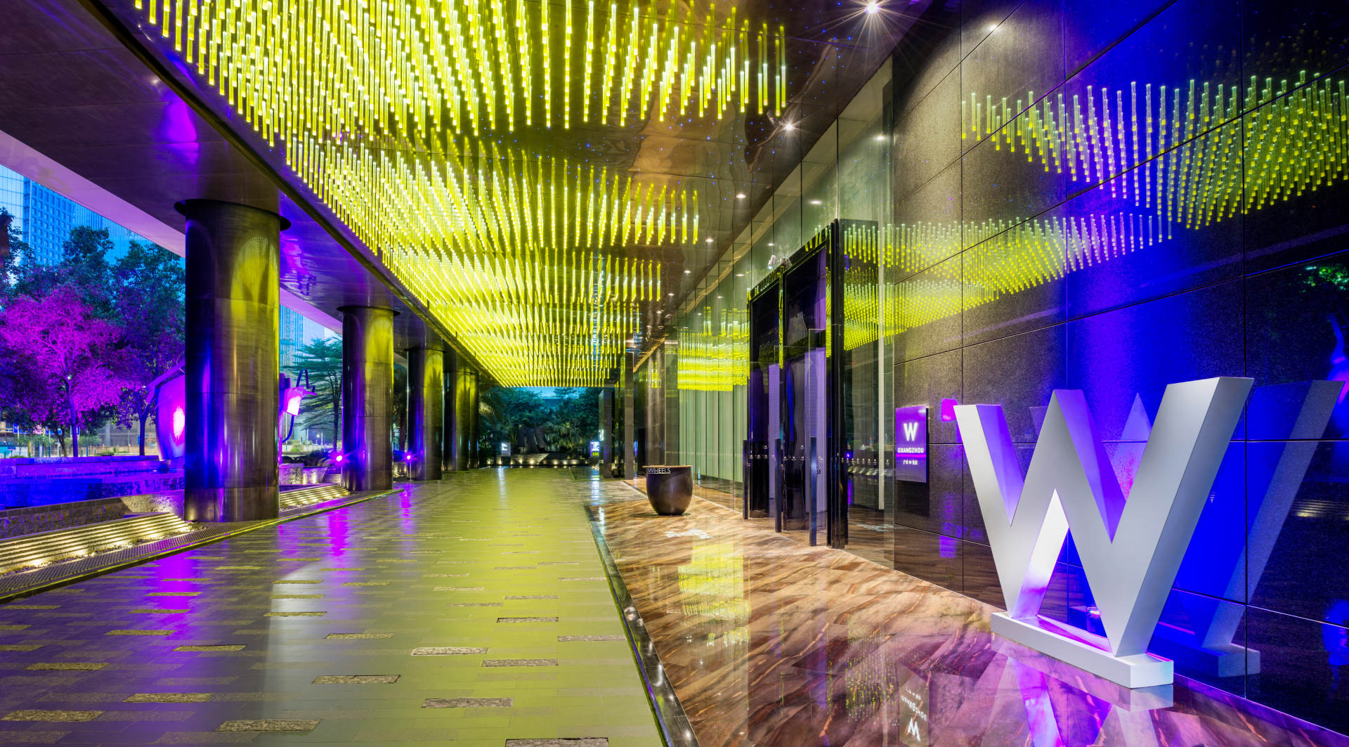 广州w酒店:新晋领航人梁卓如与你携手体验"w"生活方式