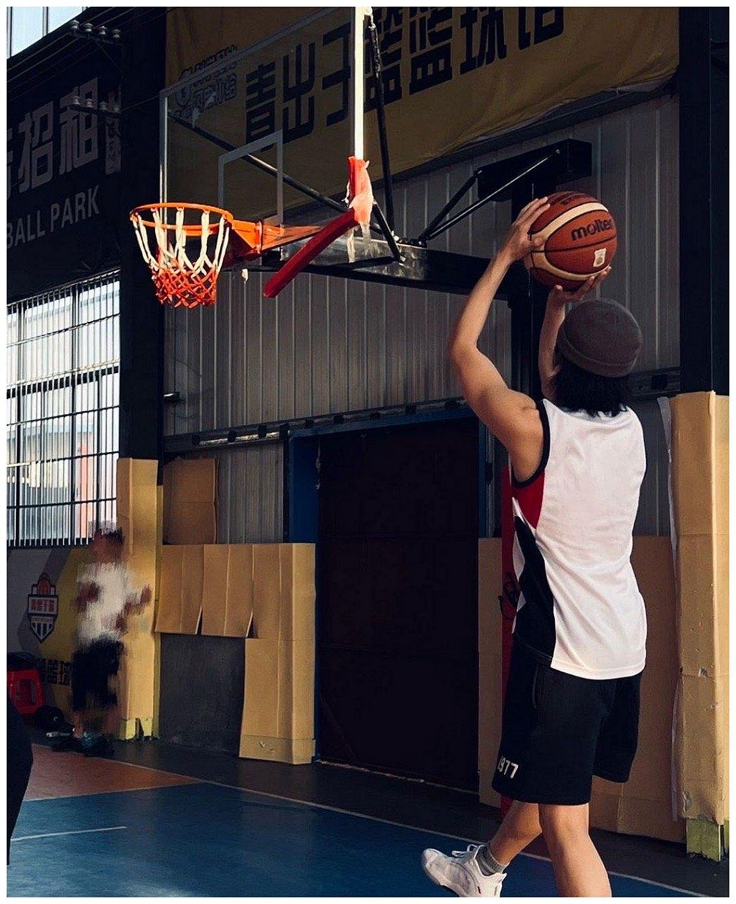 侯明昊和篮球真的很适配了自动带入我等男友打篮球剧情