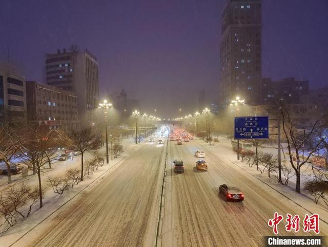 黑龙江暴雪仍继续,局地最大积雪深度可达40厘米