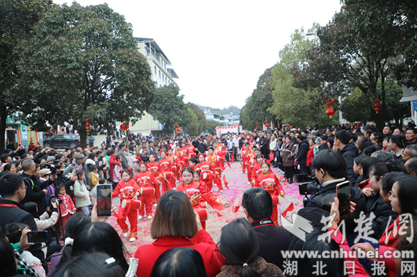 竹山县竹坪乡女干部图片