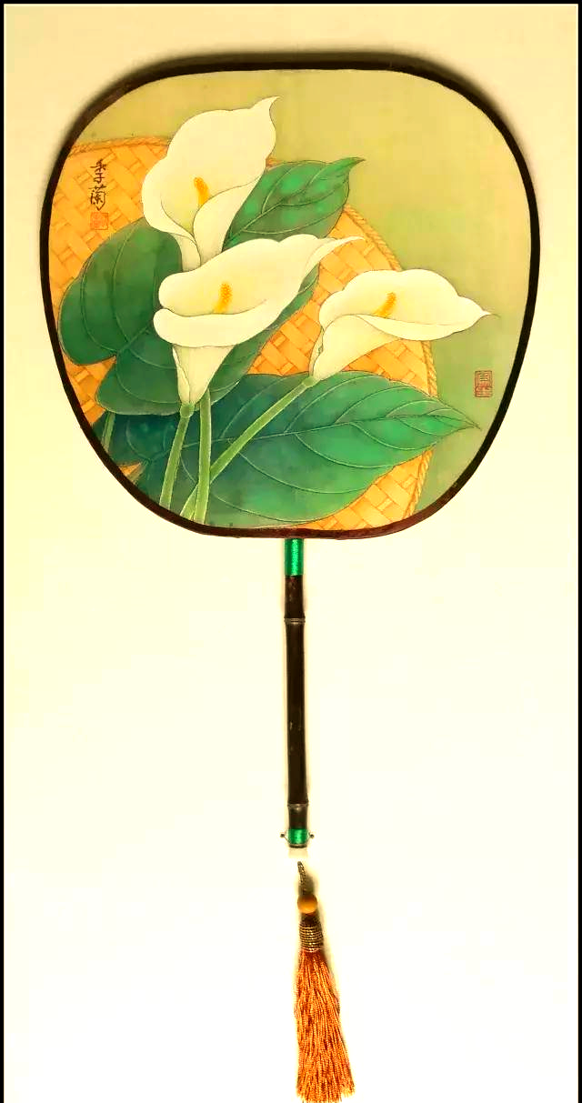 欣赏梁季兰的工笔花鸟团扇艺术