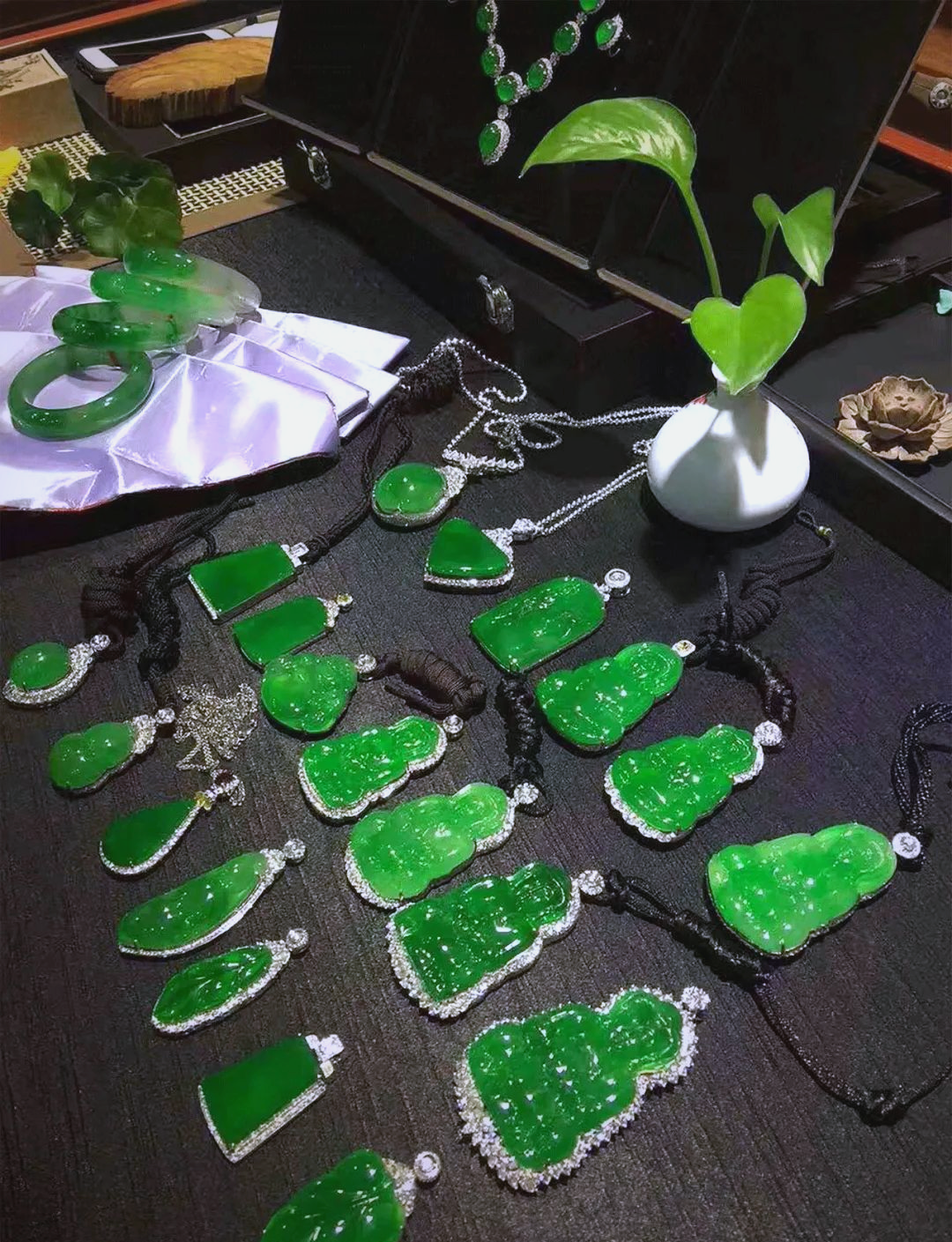 翡翠玉批发市场在哪里进货(翡翠玉批发市场在哪里进货的)