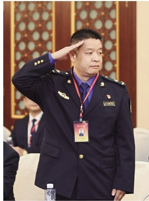 「抗疫先进风采」黄卫国:"老黄牛"立新功