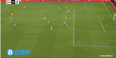 西甲巴萨瓦伦西亚比赛战报_西甲-巴萨6-0瓦伦 拉菲尼亚费尔明莱万均双响_莱万进球亚马尔助攻