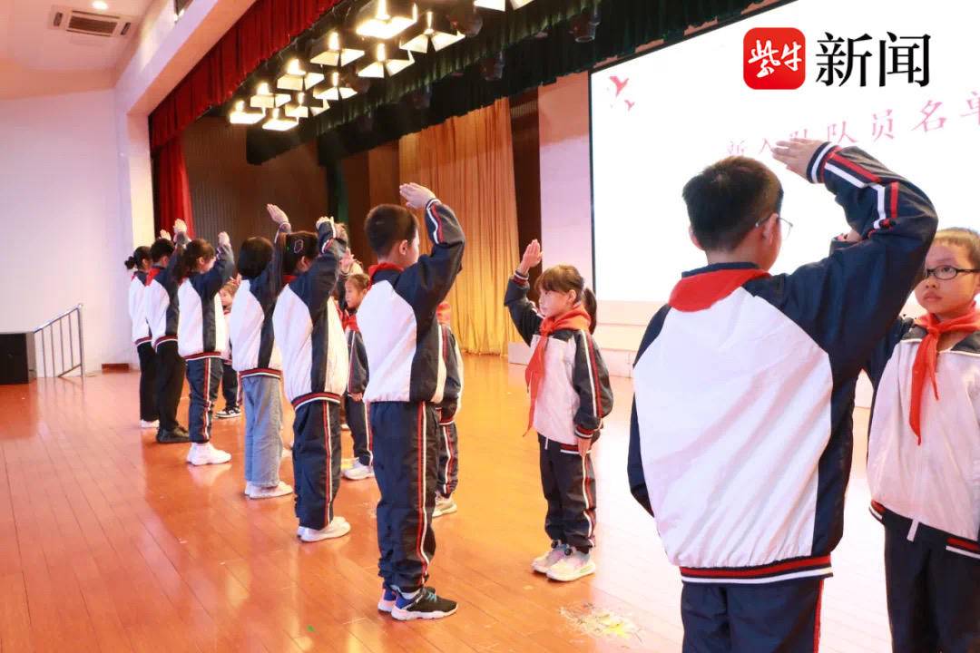 苏州吴中开发区实验小学开展二年级新队员入队仪式