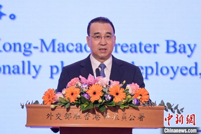 黄柳权:香港实行"一国两制"方针和特殊优势地位不会变