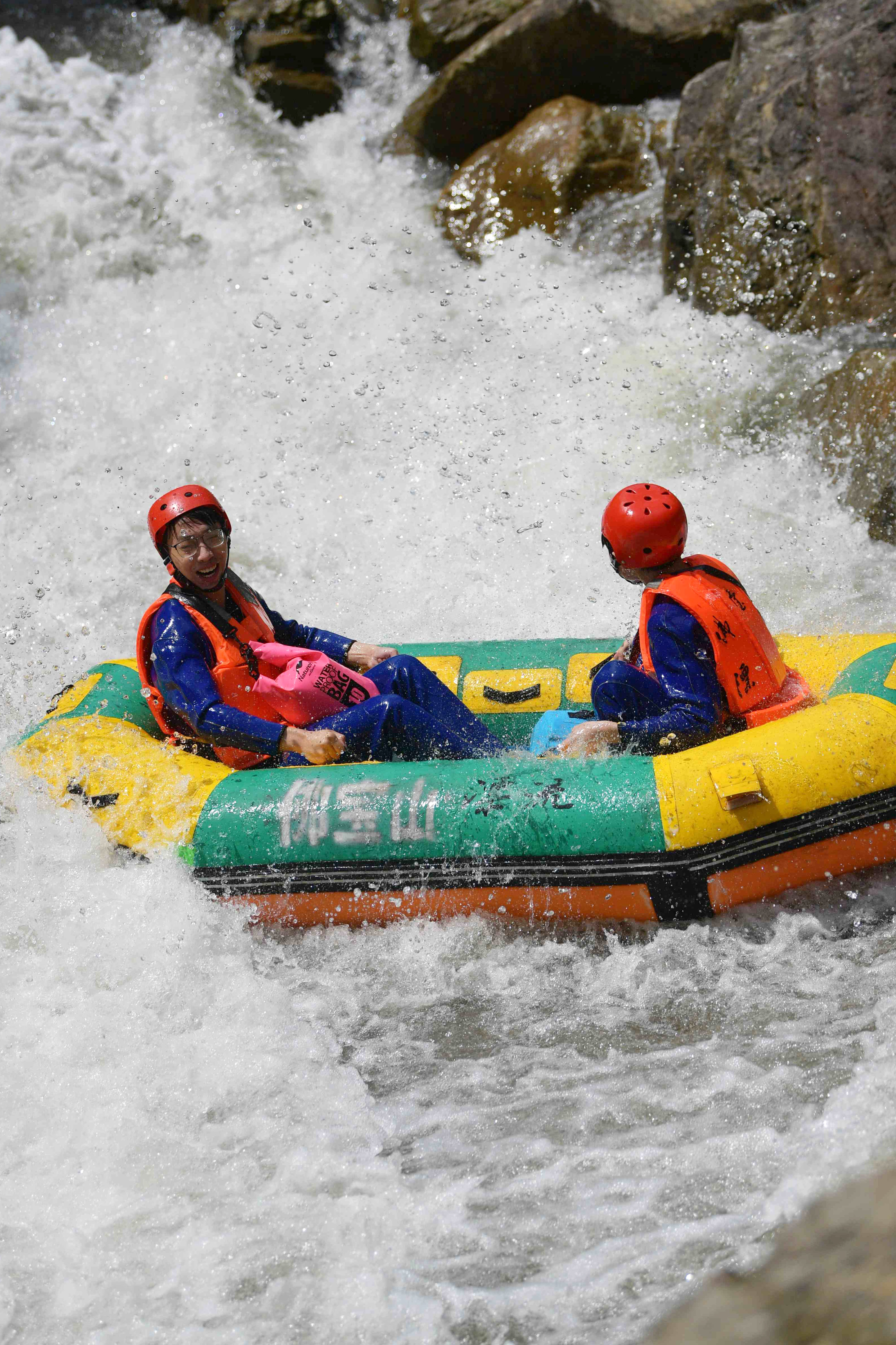 湖北利川:高温天气畅享漂流