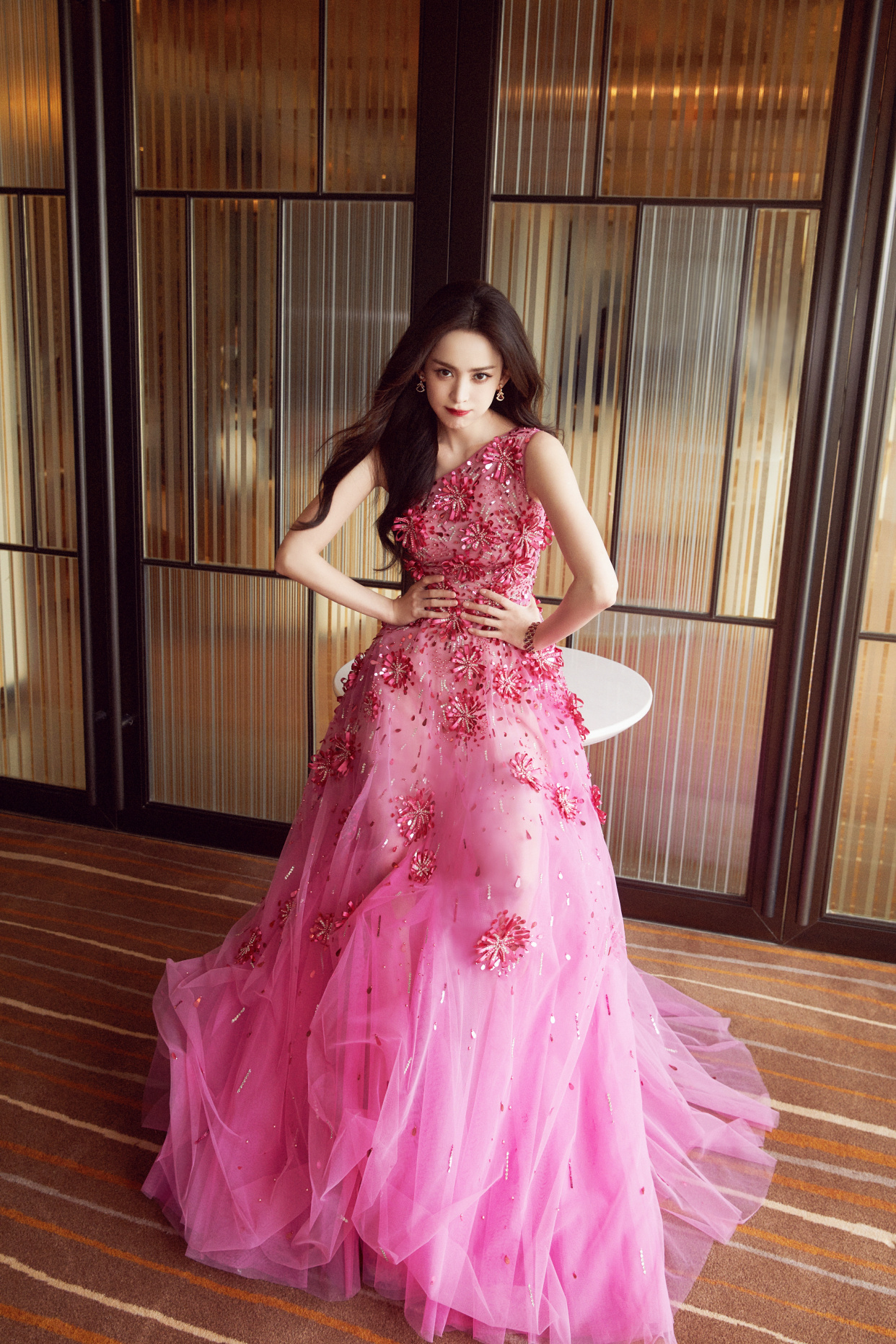 美艳无敌古力娜扎穿上粉色透视礼服裙一袭轻纱如诗如画精致到极致