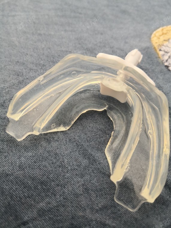 压模保持器一种无色透明的塑料装置